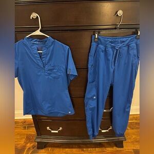 Żoe Alexandra Royal blue scrubs set XS
Joggers style
